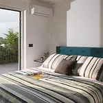 Modern Dea With Jacuzzi And Pool In Porec Flengi