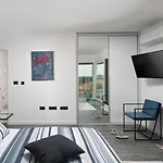 Modern Dea With Jacuzzi And Pool In Porec Flengi
