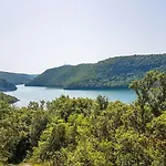 Modern Dea With Jacuzzi And Pool In Porec Вилла Flengi