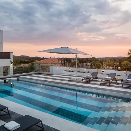 Villa Modern Dea With Jacuzzi And Pool In Porec *