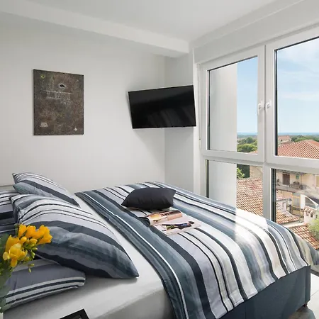 Villa Modern Dea With Jacuzzi And Pool In Porec
