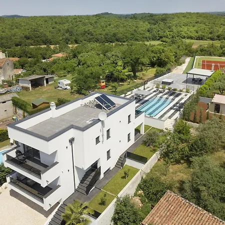 Villa Modern Dea With Jacuzzi And Pool In Porec *