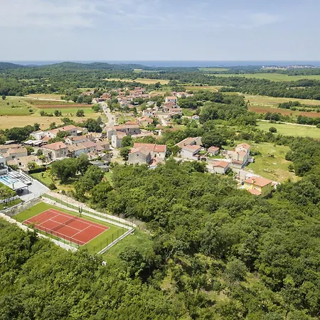 Villa Modern Dea With Jacuzzi And Pool In Porec *