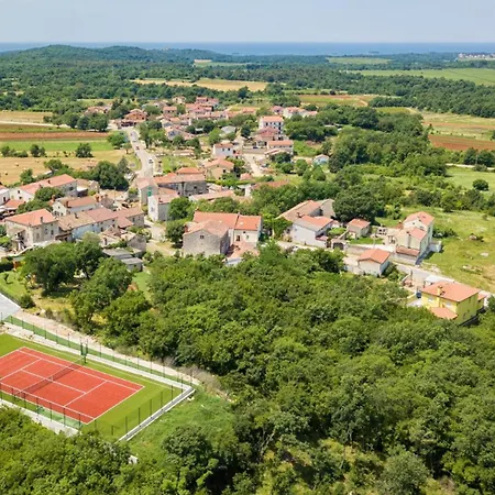 Modern Dea With Jacuzzi&pool In Porec Villa
