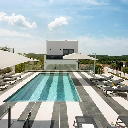 Modern Dea With Jacuzzi And Pool In Porec Βίλα *