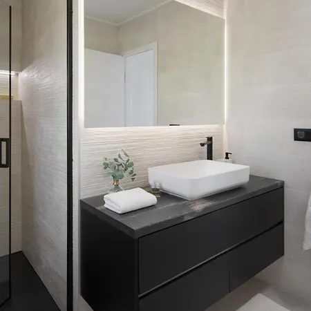 Modern Dea With Jacuzzi And Pool In Porec Villa Flengi