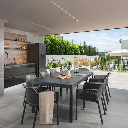 Modern Dea With Jacuzzi And Pool In Porec * Flengi