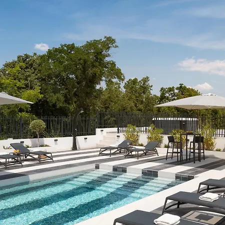 Modern Dea With Jacuzzi And Pool In Porec Vila Flengi