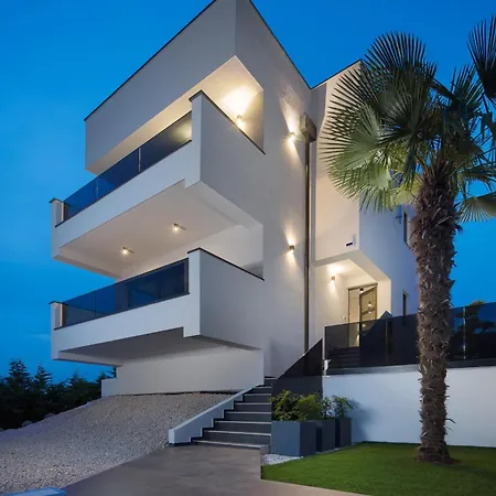 Modern Dea With Jacuzzi And Pool In Porec Vila *