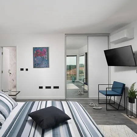 Modern Dea With Jacuzzi And Pool In Porec