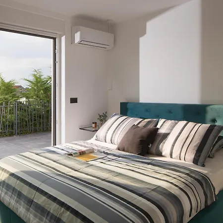 Modern Dea With Jacuzzi And Pool In Porec *