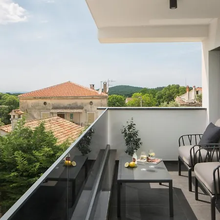 Modern Dea With Jacuzzi And Pool In Porec