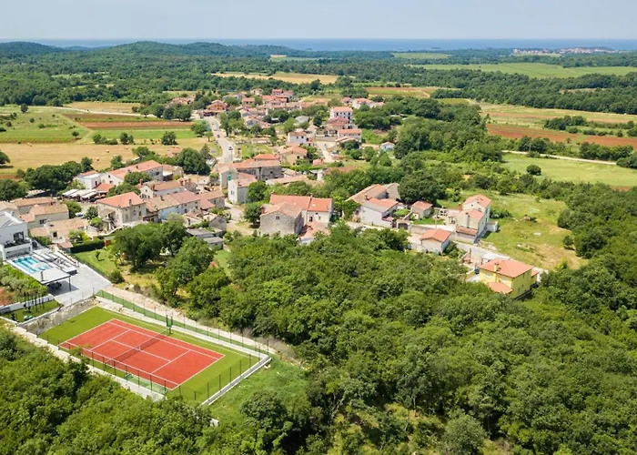 Modern Dea With Jacuzzi And Pool In Porec Villa