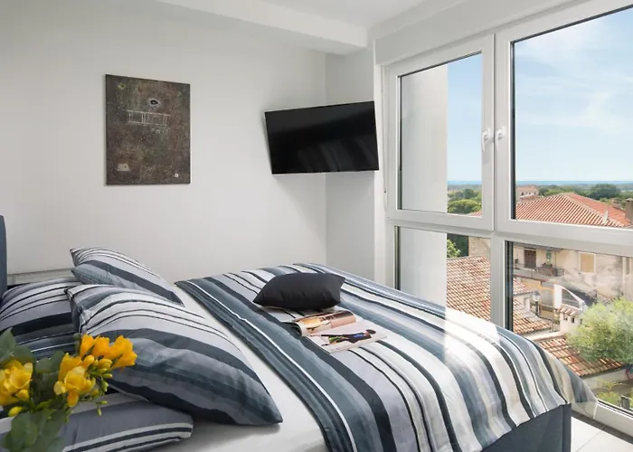 Modern Dea With Jacuzzi And Pool In Porec Villa Flengi