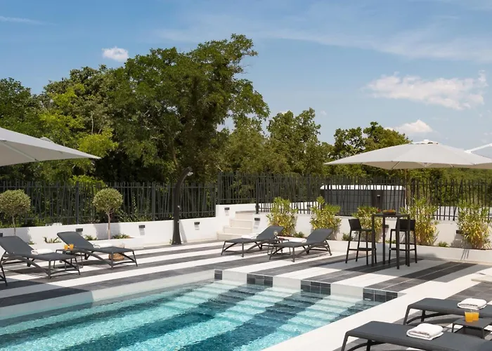 Modern Dea With Jacuzzi And Pool In Porec