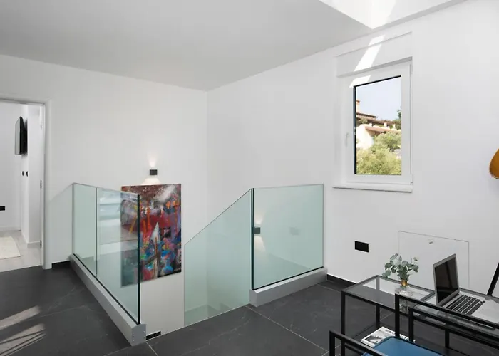 Modern Dea With Jacuzzi And Pool In Porec