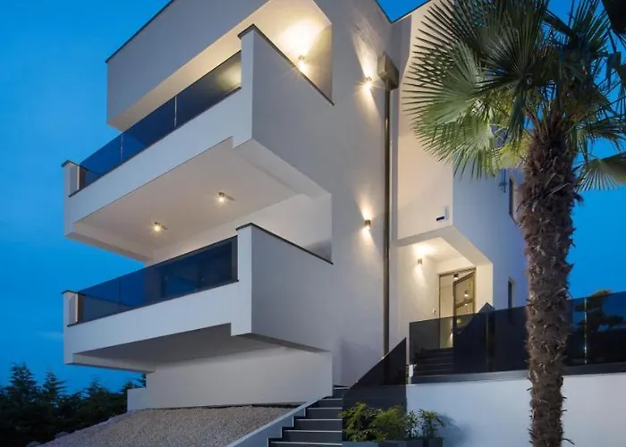 Modern Dea With Jacuzzi And Pool In Porec Villa